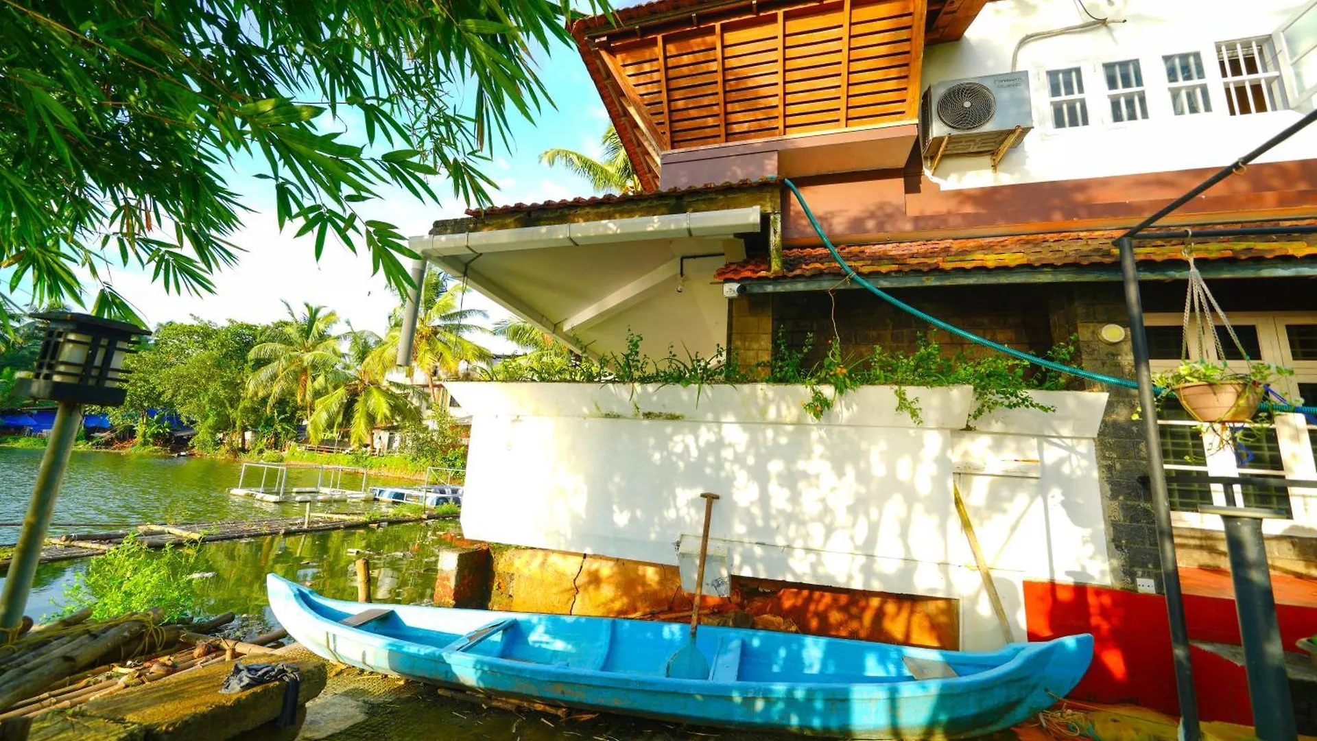 Jaladhija - Lakeview Homestay Kozhikode India